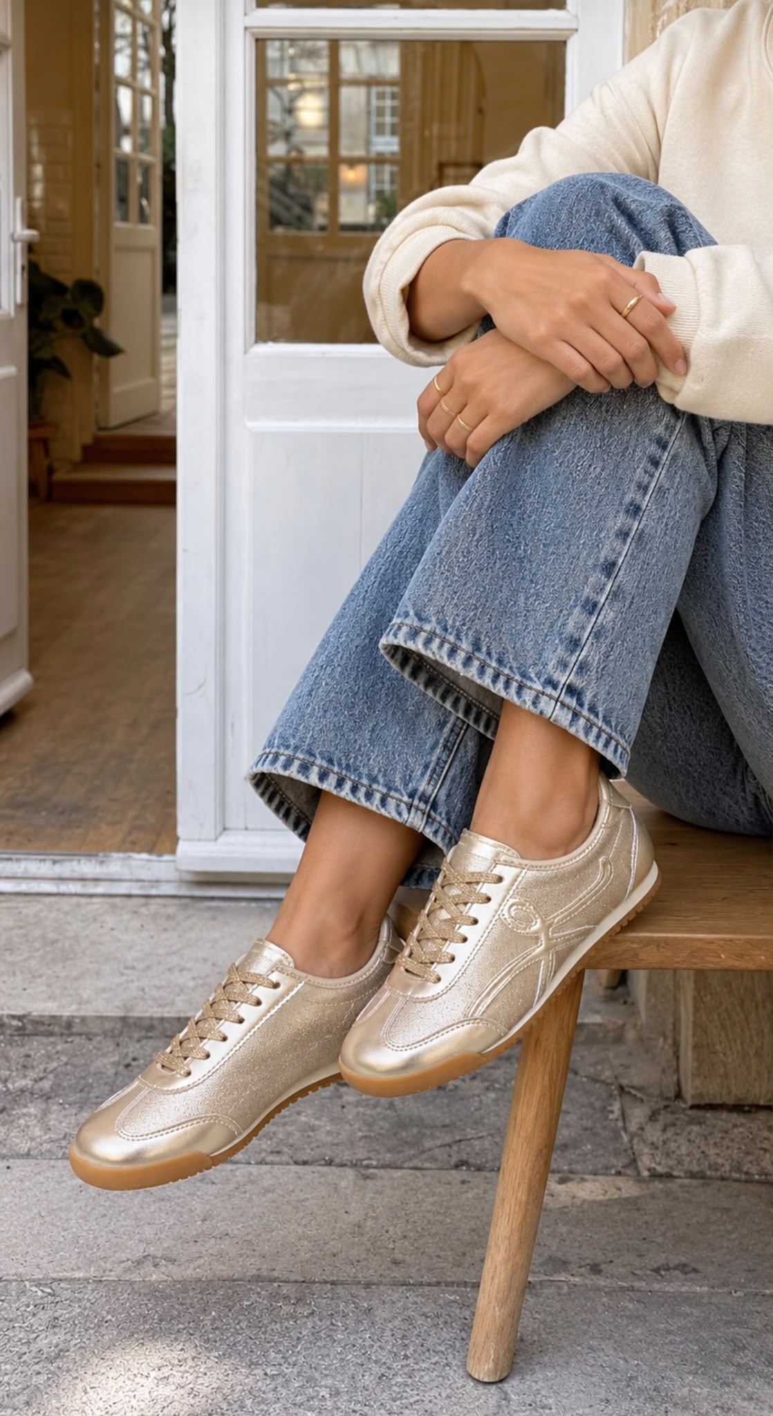 ZAPATILLA RETRO DORADA