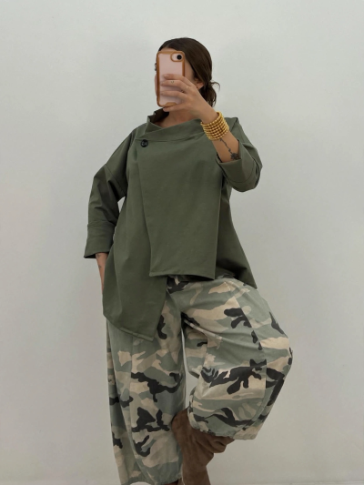 PANTALÓN CARGO CAMUFLAJE KAKI