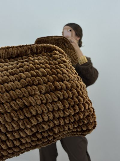 Alternative view of BOLSO CLUTCH CHENILLA CAMEL