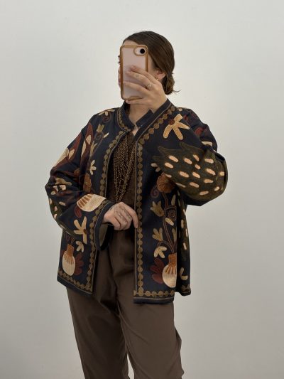 CHAQUETA KIMONO EFECTO BORDADO NEGRA