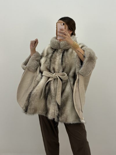 Alternative view of CAPA PONCHO ANTE BEIGE CON PELO
