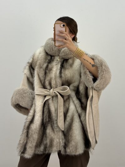 CAPA PONCHO ANTE BEIGE CON PELO