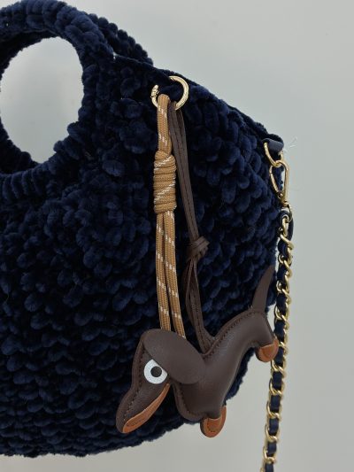 Alternative view of BOLSO CHENILLA MARINO CON LLAVERO