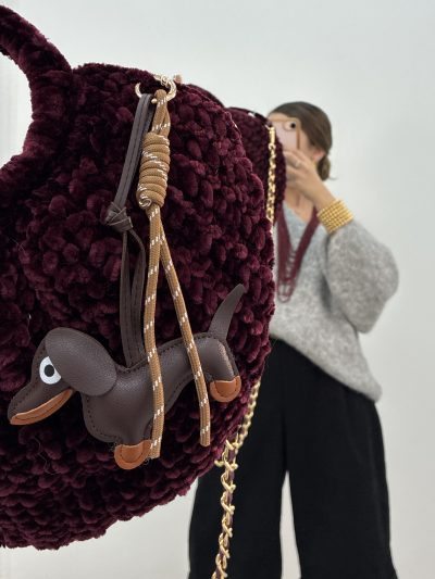 Alternative view of BOLSO CHENILLA GRANATE CON LLAVERO