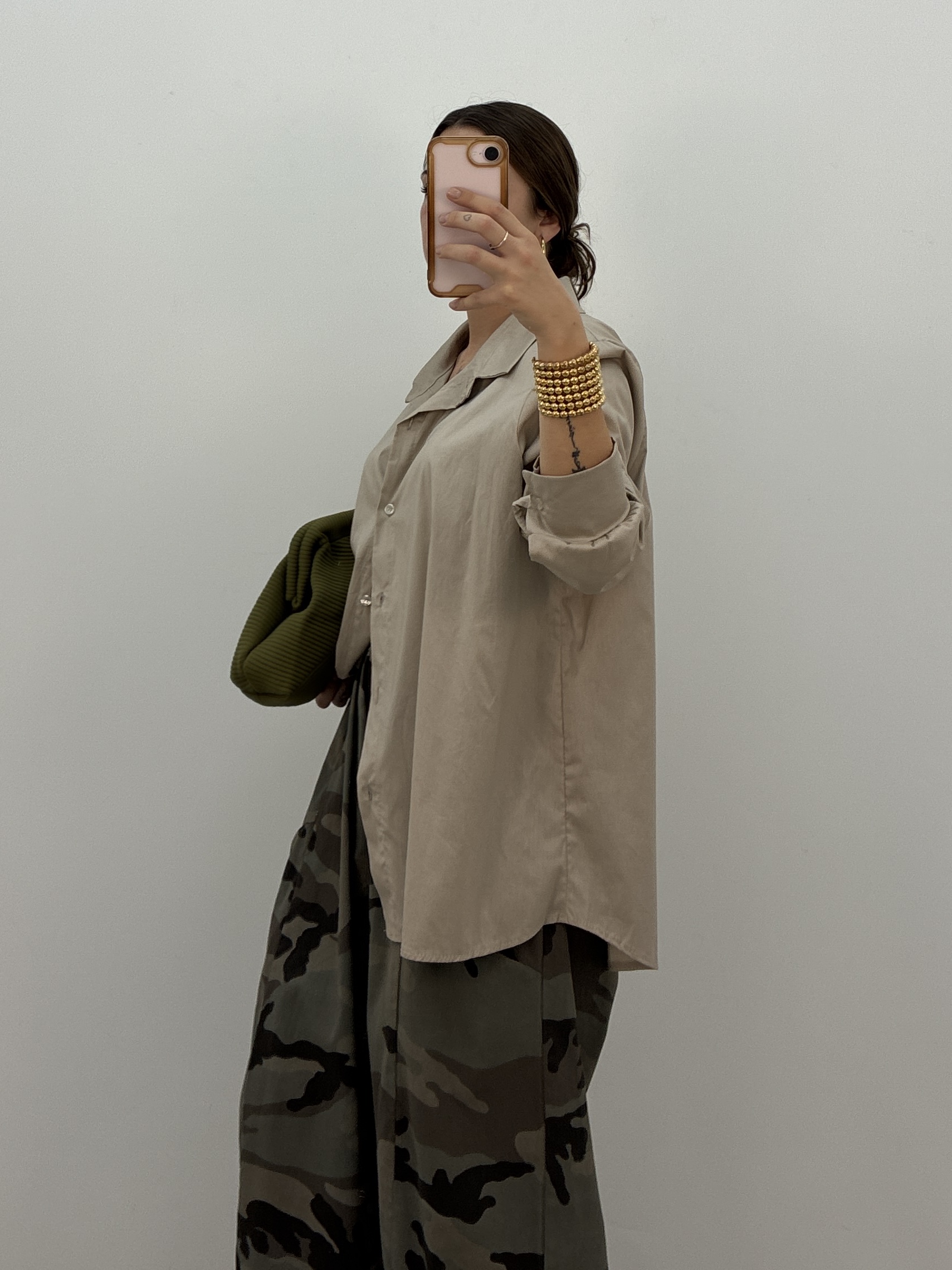 CAMISA BÁSICA BEIGE CURVI - Imagen 2