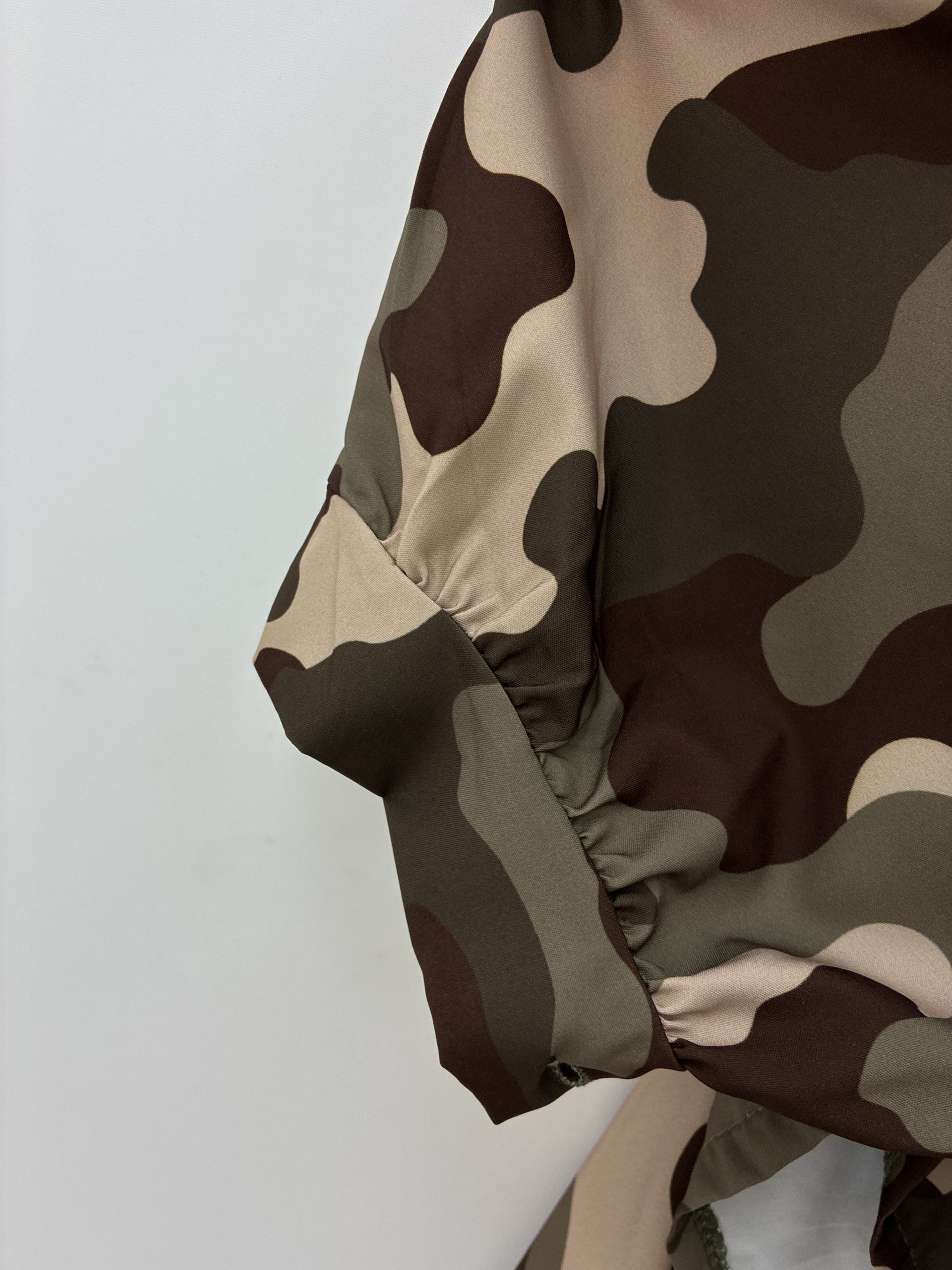 BLUSA CORTA CAMUFLAJE - Imagen 3
