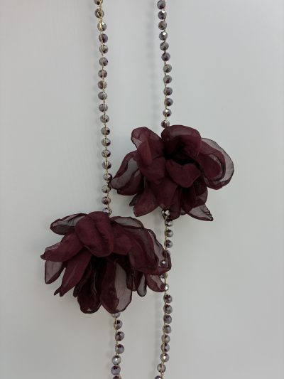 COLLAR LARGO DOBLE FLOR BURDEOS CON CRISTALES