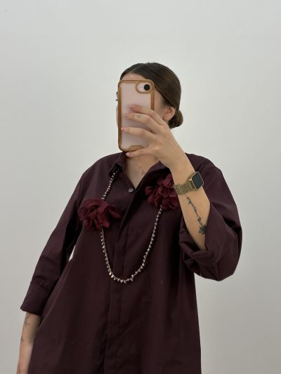 Alternative view of COLLAR LARGO DOBLE FLOR BURDEOS CON CRISTALES