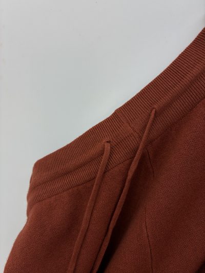 PANTALÓN PUNTO PRIETO TEJA - Imagen 4