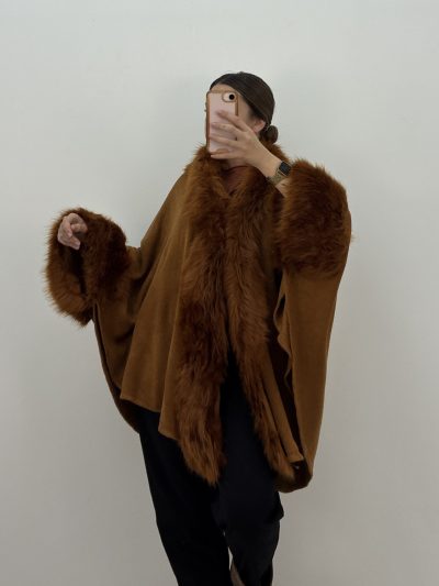 PONCHO CAPA PELO CON CAPUCHA