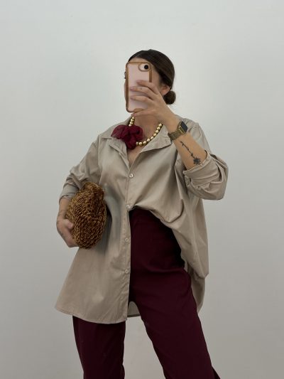 CAMISA BÁSICA BEIGE CURVI
